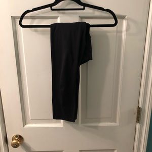 Black leggings quarter length